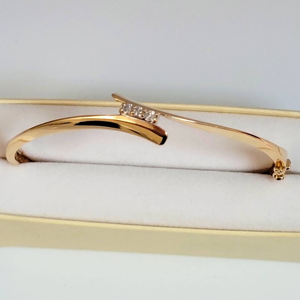 10k Yellow Gold Crossover Natural Diamond Bangle Bracelet.